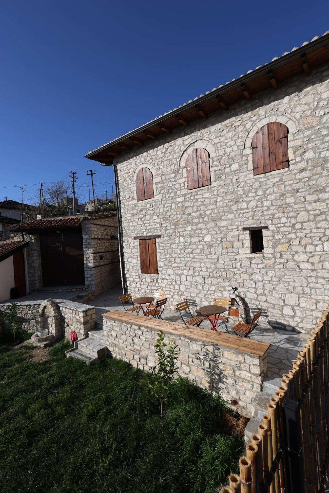 Hera Guest Haus Appartement Berat